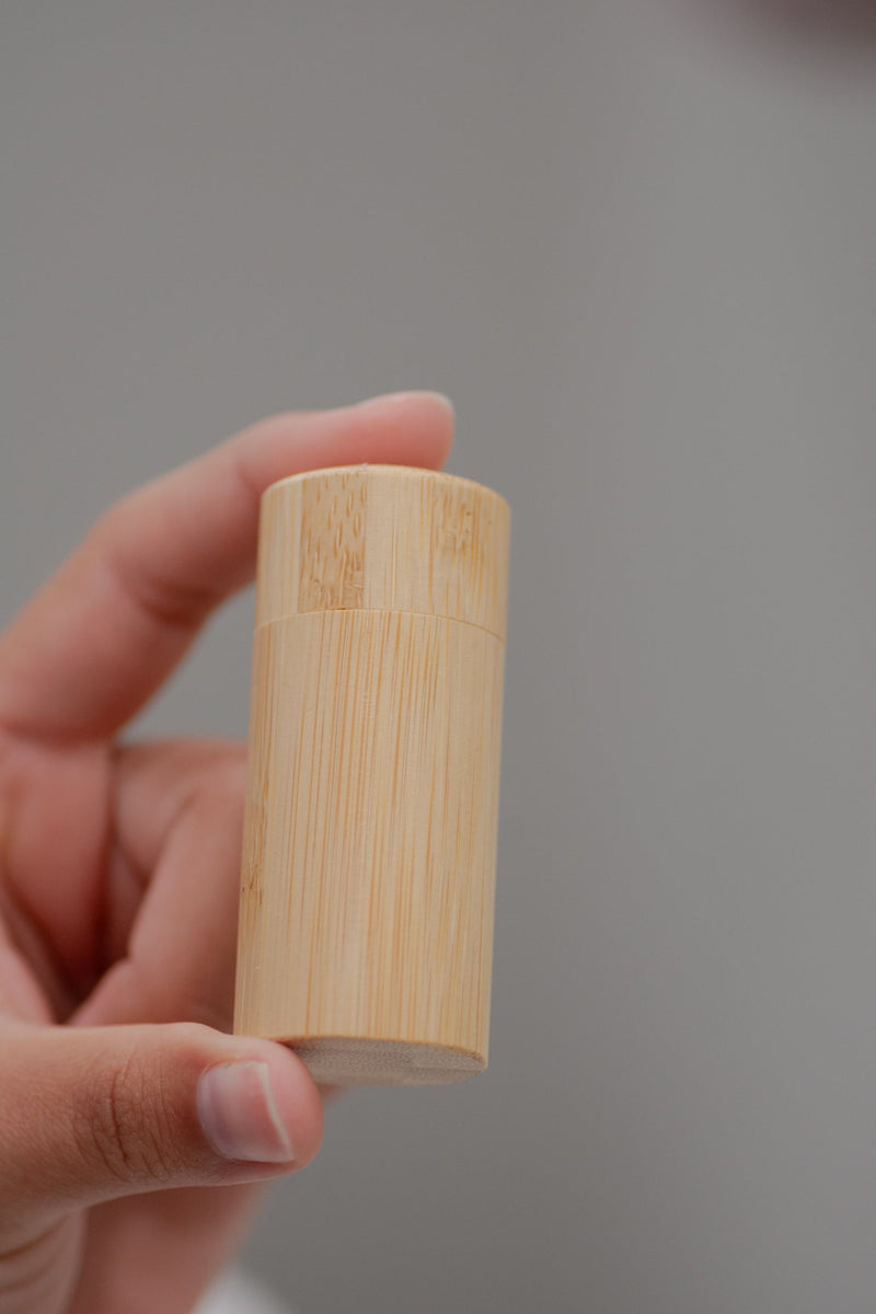 Charcoal Floss - Bamboo Holder - No Tox Life®